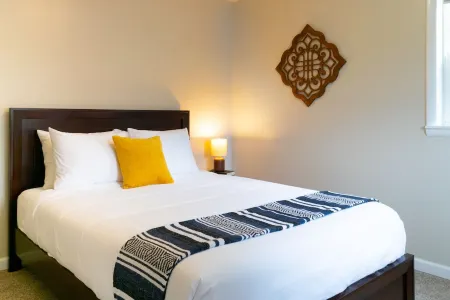 Charming 2 bedroom 2 bathroom home with jetted tub!