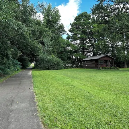 Fox Run Cabin with WiFi Right on 130 Mile Hike-Bike and Equestrian Trail.