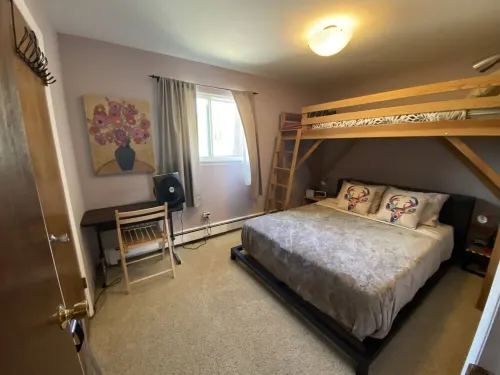 Peaceful cozy place on the river with great views