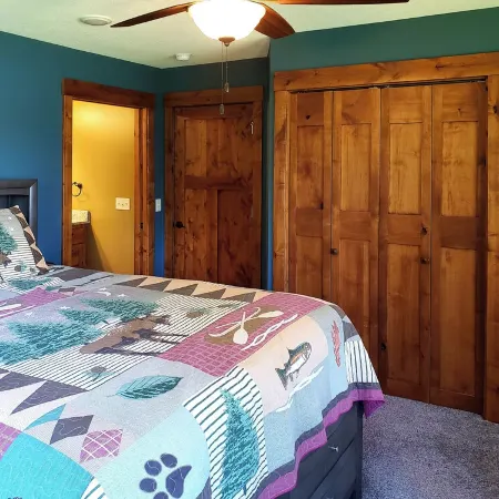 Cuyuna Lake cabin retreat. Fish, hike, bike trails, star gazing, mins to town.
