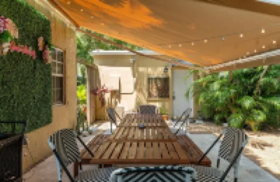 Chic Palm Beach Cove Guesthouse with Zen Garden