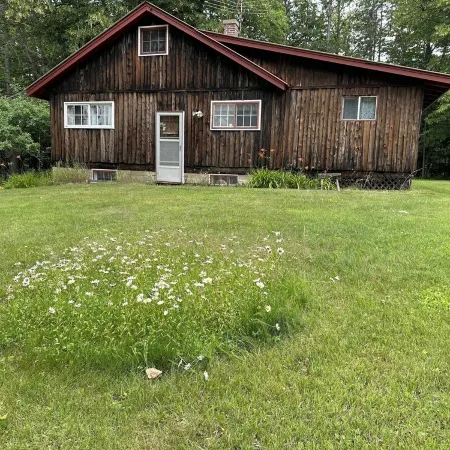 Vintage 1920s Speakeasy Cabin Overlooking the Sandy Shores of Swan Lake!