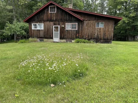 Vintage 1920s Speakeasy Cabin Overlooking the Sandy Shores of Swan Lake!