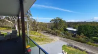 Newly Renovated - Bush Retreat by the Beach