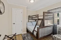 Cozy Farmhouse near Mammoth Cave on 45+ acre animal farm
