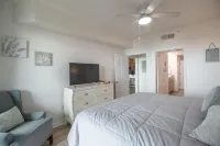 Tranquil Beach Front 2Bed 2Bath Condo with Large Patio - Family Friendly