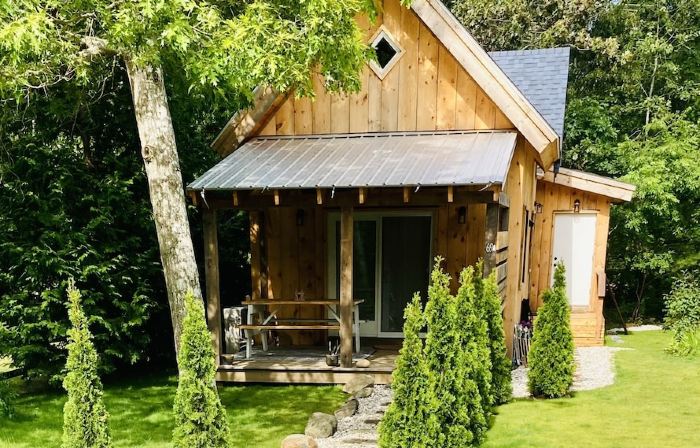 Cozy New TimberFrame Vineyard Haven!