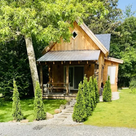 Cozy New TimberFrame Vineyard Haven!