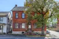 3 Levels w/ Gameroom, Firepit, Grill Near Hershey Walkable To Restaurants & Bars