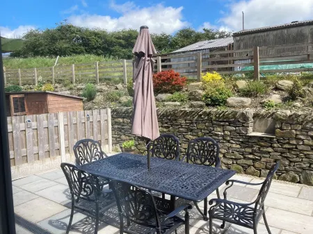 Stunning 3 bed cottage with exceptional views over fields and the Lakeland fells Отели рядом с достопримечательностью «Квакер Тапестри Музеум»