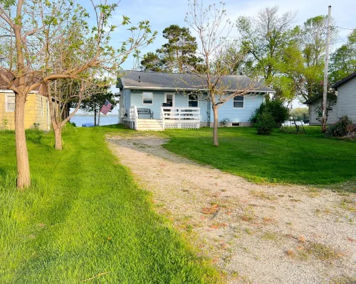 Cozy 3 bedroom, 1 bath home on Beaver Dam Lake Hotels in Dodge County