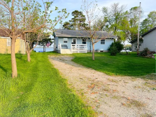 Cozy 3 bedroom, 1 bath home on Beaver Dam Lake 웨스트포드 호텔