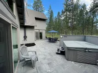 10 Star Retreat! Hot Tub/Bonus Room/Loft/AC/Sharc/Bikes & Fully Remodeled Fun!