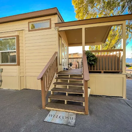 Stylish Oasis Tiny Home Pool Hot Tub Pickleball Bullhead City 10 min to Laughlin