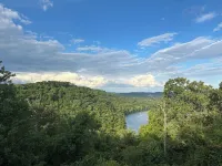 Eureka Springs Riverview Oasis: A Serene Retreat Overlooking the White River