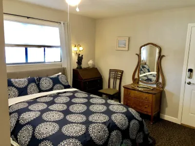 Quaint and peaceful Queen Room with private entrance and bathroom. Hotels near Steve G Harrison Memorial Arch
