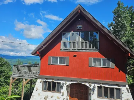 Spectacular Views Large Deck Three Floors with bedrooms/bathrooms on each floor