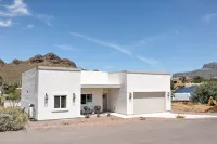 Newly Built Home with Mountain Views perfect for your next Desert Escape - Mountain view