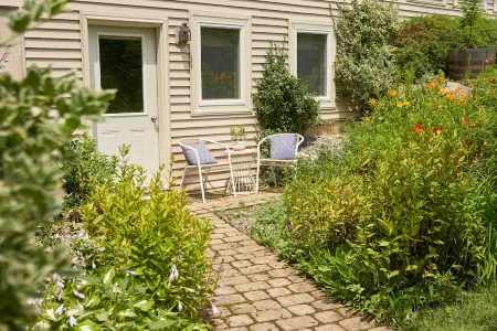 ENJOY TWIN PONDS WHILE EXPLORING MIDCOAST MAINE