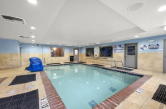 Holiday Inn Express & Suites LINCOLN-ROSEVILLE AREA by IHG Hoteles en Condado de Placer