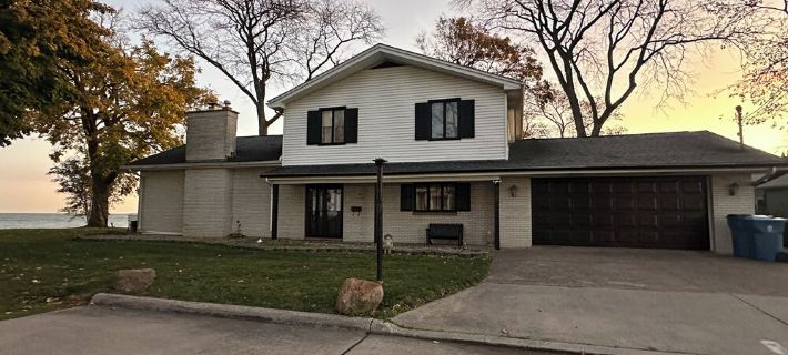 Lake views and Sunsets for Days Hotels in Lorain County