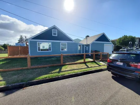 Enjoy All the Amenities the Oregon Coast Has to Offer Отели рядом с достопримечательностью «Санд Мастер Парк - Сандбординг»