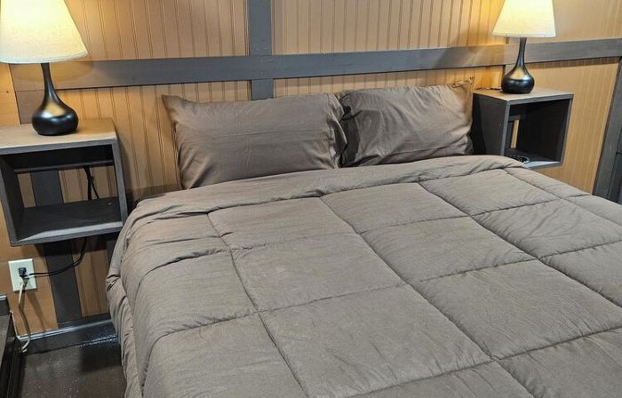 Loft house with 4 beds and access to our park and outdoor Pavilions and more