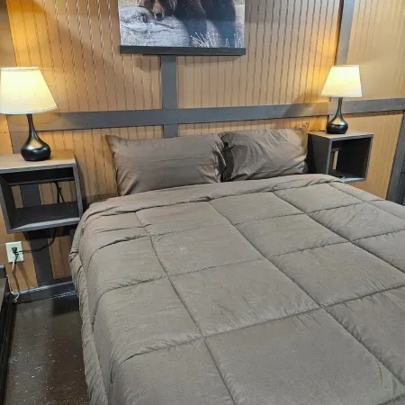 Loft house with 4 beds and access to our park and outdoor Pavilions and more