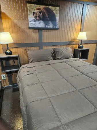 Loft house with 4 beds and access to our park and outdoor Pavilions and more