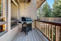 Private Game Room, Close to Town Center and Ski Resort! Pool, Hot Tub & Sauna! - مسبح