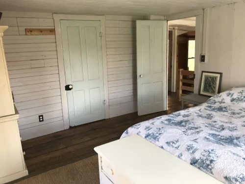 Charming Farmhouse-60 Acres w/ Trails Firepits Creek Close to Dolly and Canaan