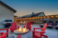 Stunning House W/ Karaoke, Pool, Hot Tub, Games