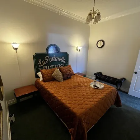 Brickhaven Loft on Historic Main Street - walk to Spring River, State Park, more
