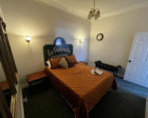 Brickhaven Loft on Historic Main Street - walk to Spring River, State Park, more Hotels in Mammoth Spring