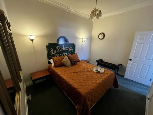 Brickhaven Loft on Historic Main Street - walk to Spring River, State Park, more Hotels in Mammoth Spring