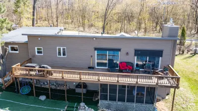 4 Bedroom Lakehouse for year round outdoor and indoor fun!