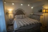 Artist's Dreamy French Farmhouse Oasis Near Lake Hotel a Lafayette