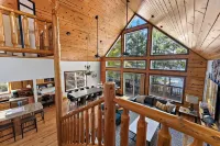 Lakeside: 4 Kings, Room4Groups, Hot Tub, Dock, Firewood