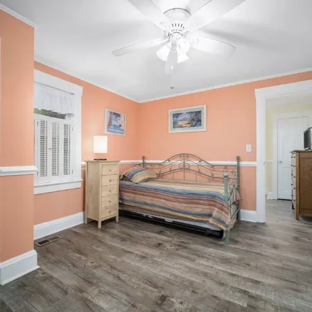 Become a Beach Bum at the Beach Bungalow - Hot Tub, Kayaks, Wi-Fi, & SAND!!!
