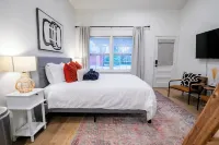 5Br Franklin Retreat w/ Private Studio & Big Yard