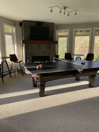 Crazy spacious hillside ski chalet! WOW-views and expansive wraparound deck!