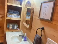 Quaint lakefront cabin Hotels in Lenroot