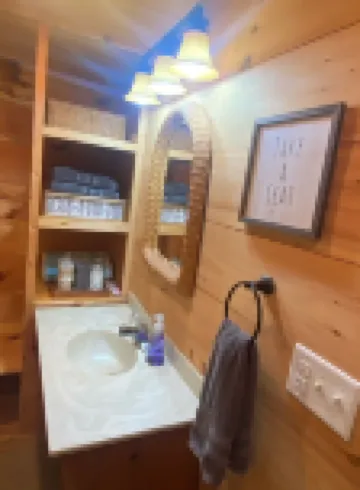 Quaint lakefront cabin