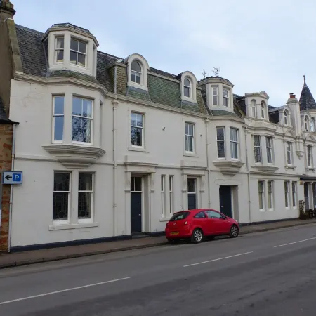 Elie - well appointed flat