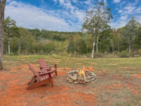 Cozy Tiny Cabin with a View!!