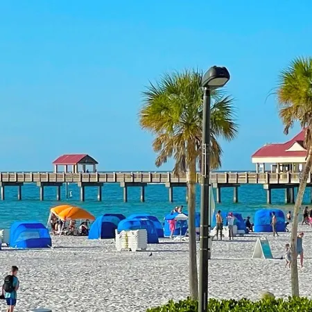 Gorgeous Beach town-Tropical Private HEATED Pool & Tiki Lanai Close to Beaches!