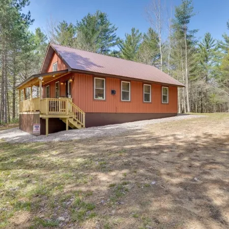 "Singing Pines" Newly Built Vacation Rental