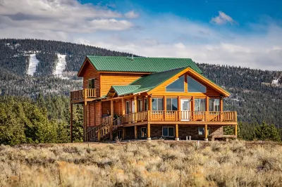 Mountain House Sleeps 18, Mins to Ski, Hike, Golf, Fish; Generator;  Fenced Yard Hotels in der Nähe von Angel Fire Bike Park