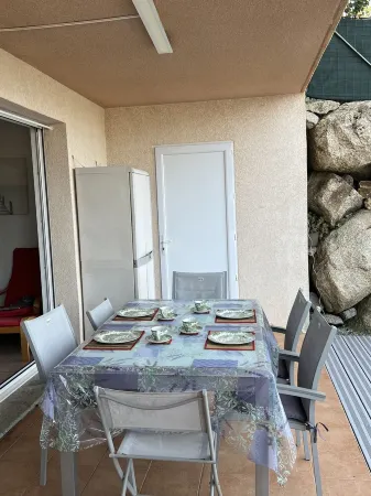 Logement Tout Confort Dans Résidence Avec Piscine Отели в г. Проприано