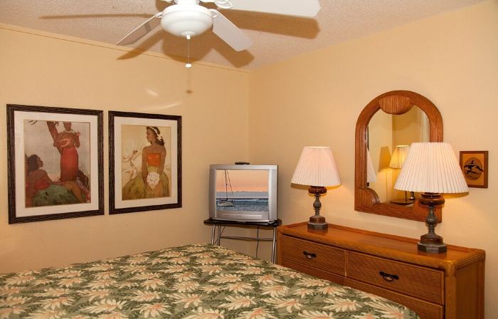 Oceanview 1BR- Top Floor Elevator access - see video tour -WiFi and free calling